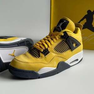 Nike Air Jordan 4 Retro Lightning